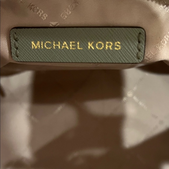 EUC Authentic Michael Kors Selma Medium Saffiano Leather Duffle Handbag - Picture 6 of 6